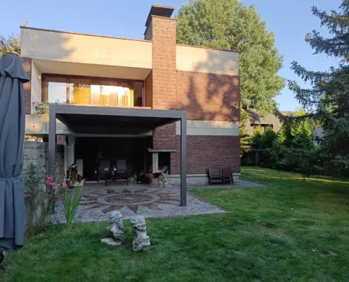 Nowoczesna pergola tarasowa SOLE – realizacja Katowice.