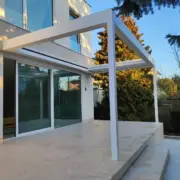 Pergola jako część projektu domu – realizacja w Warszawie – La Pergoletta