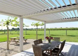 Pergola Altea wyposażona w lamelowy, rozsuwany dach