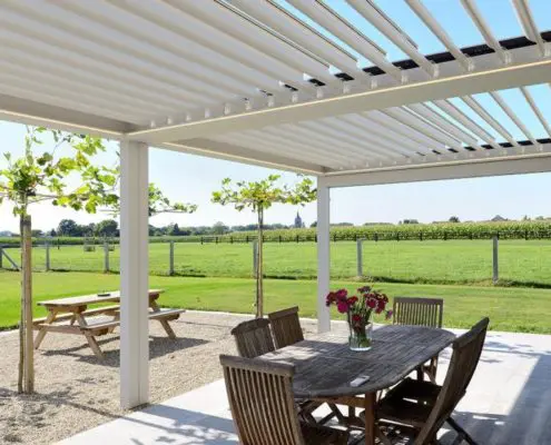 Pergola Altea wyposażona w lamelowy, rozsuwany dach