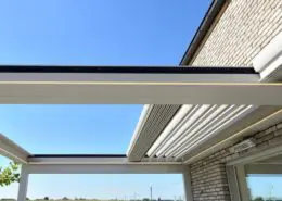 Pergola Altea wyposażona w lamelowy, rozsuwany dach