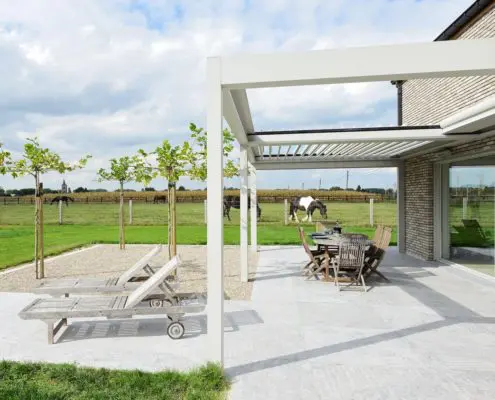 Pergola Altea wyposażona w lamelowy, rozsuwany dach