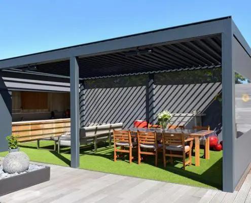 Pergola Ombra - konstrukcja wolnostojąca, wyposażona w boczne ekrany