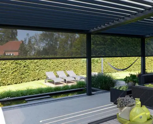 Pergola Ombra wyposażona w lamelowy dach i boczne ekrany osłaniające