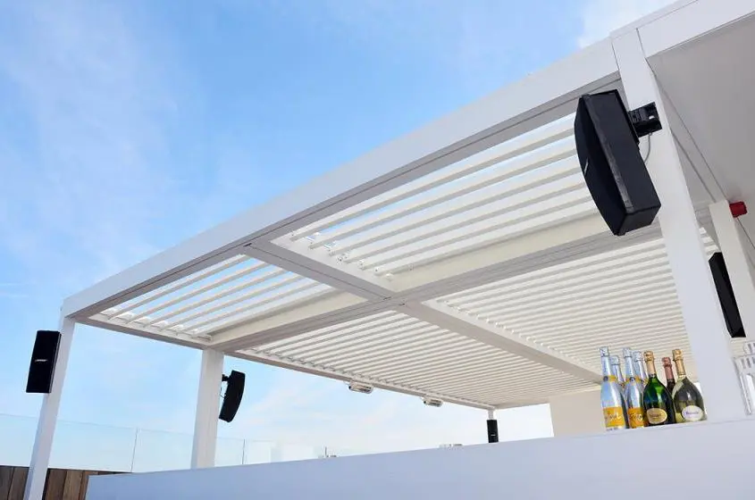 Pergola Ombra, wyposażona w lamelowy dach