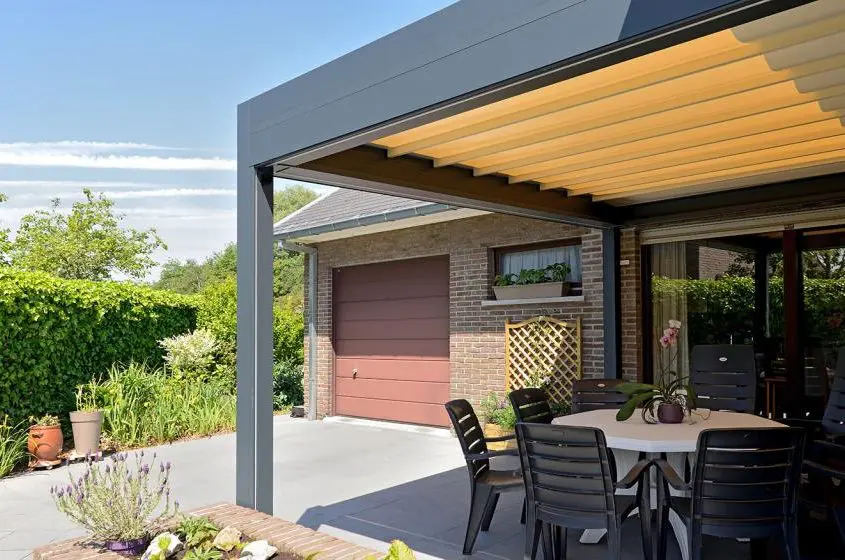 Pergola Perla wyposażona w rozsuwany dach z tkaniny PCV