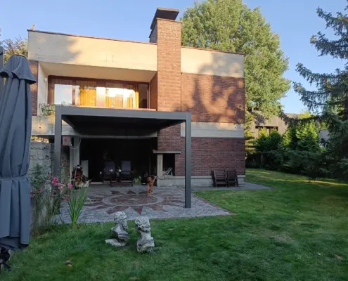 Nowoczesna pergola tarasowa SOLE – realizacja Katowice.