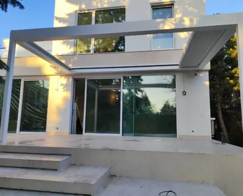 Pergola jako część projektu domu – realizacja w Warszawie – La Pergoletta
