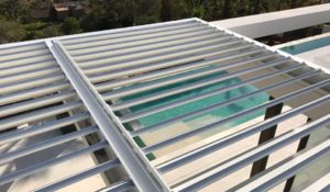 Pergola Ombra, dach skonstruowany z aluminiowych, obrotowych lameli
